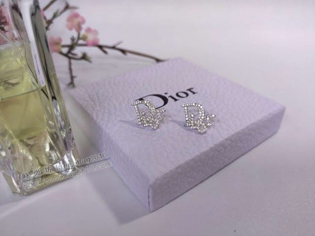 Dior飾品 迪奧經典熱銷款字母簡約耳釘  zgd1097